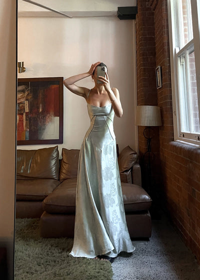 Maxi-robe satinée | Bretelles spaghetti & design cintré | Glamour élégant