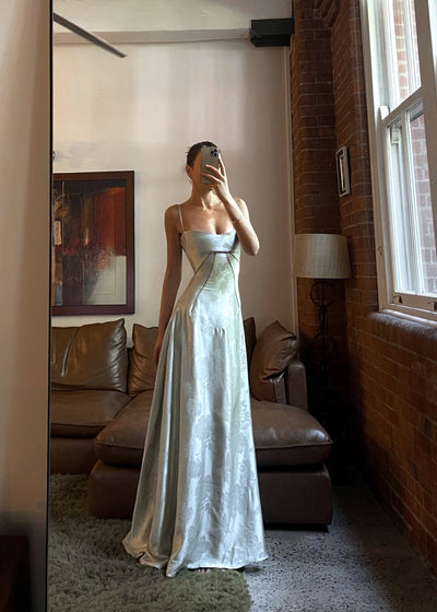 Maxi-robe satinée | Bretelles spaghetti & design cintré | Glamour élégant