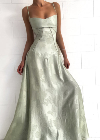 Maxi-robe satinée | Bretelles spaghetti & design cintré | Glamour élégant