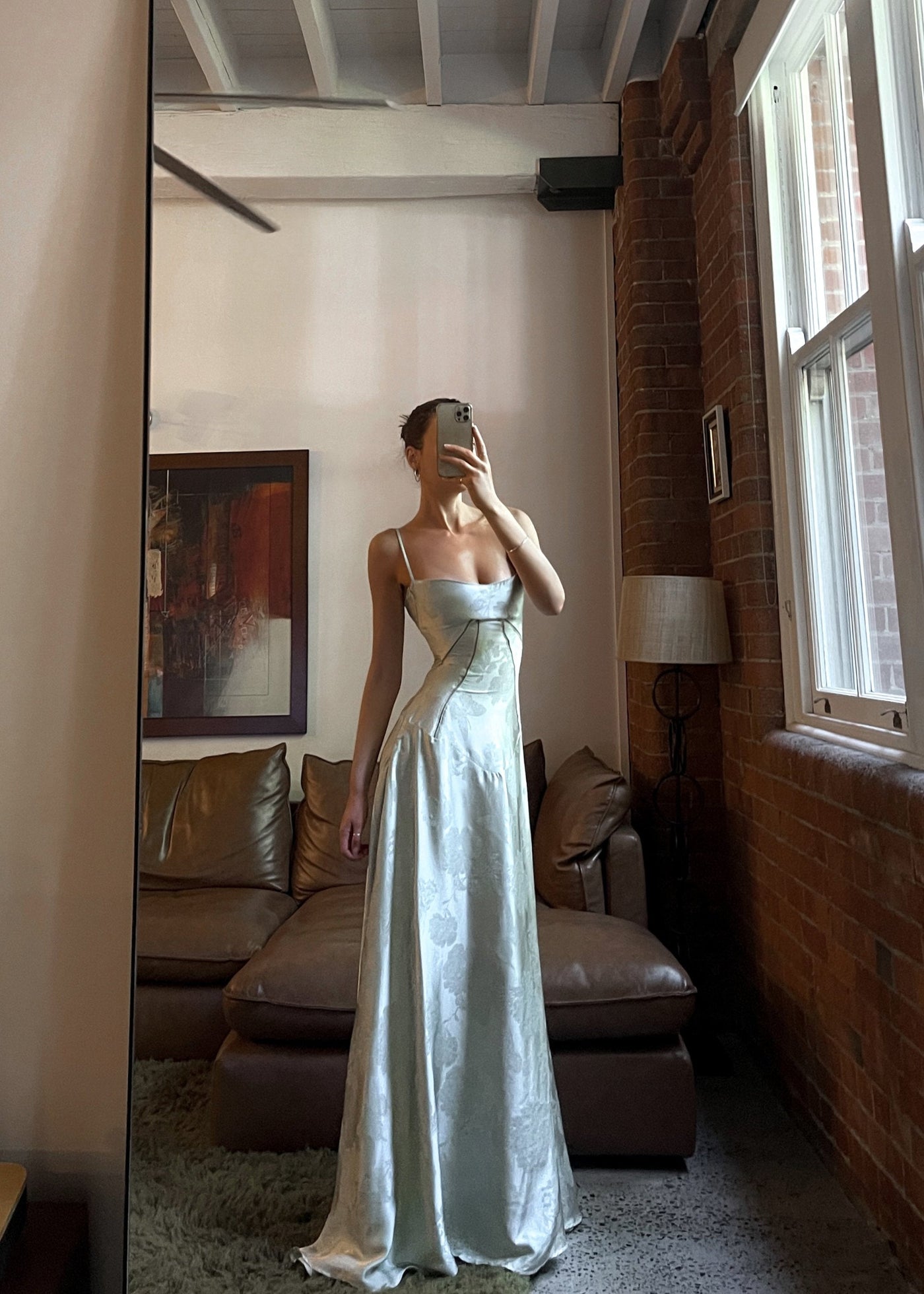 Maxi-robe satinée | Bretelles spaghetti & design cintré | Glamour élégant