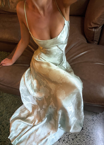 Maxi-robe satinée | Bretelles spaghetti & design cintré | Glamour élégant