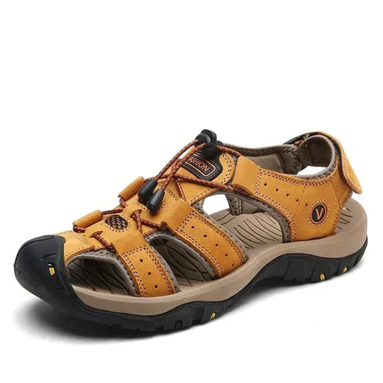 Sandale de randonnée en cuir marron pour homme, semelle antidérapante, design ouvert, idéale pour activités extérieures et trekking.