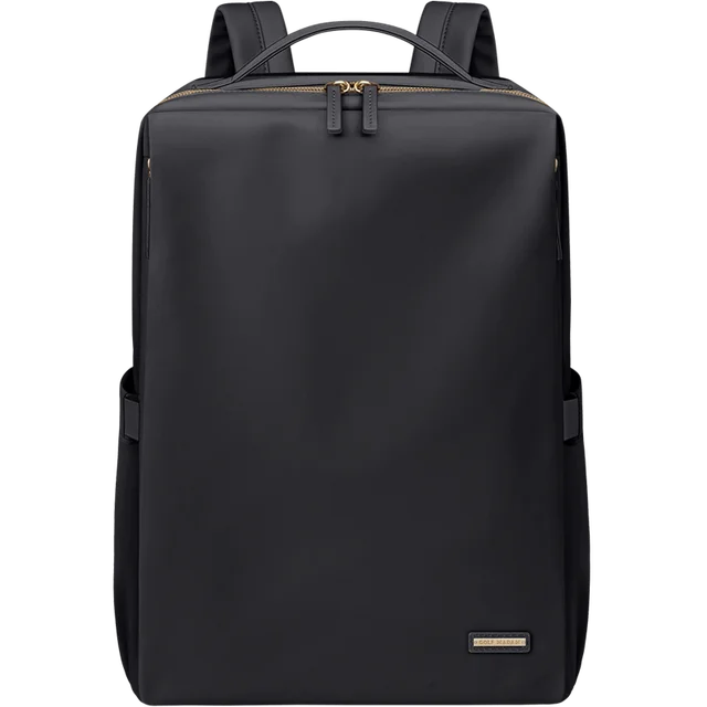 Sac à dos noir élégant, design minimaliste, avec fermeture éclair dorée et étiquette métallique. Idéal pour le travail ou les voyages.