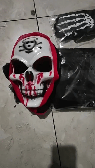 Grimora Set | Accessoires pour cape d'Halloween, masques de squelette et faucille