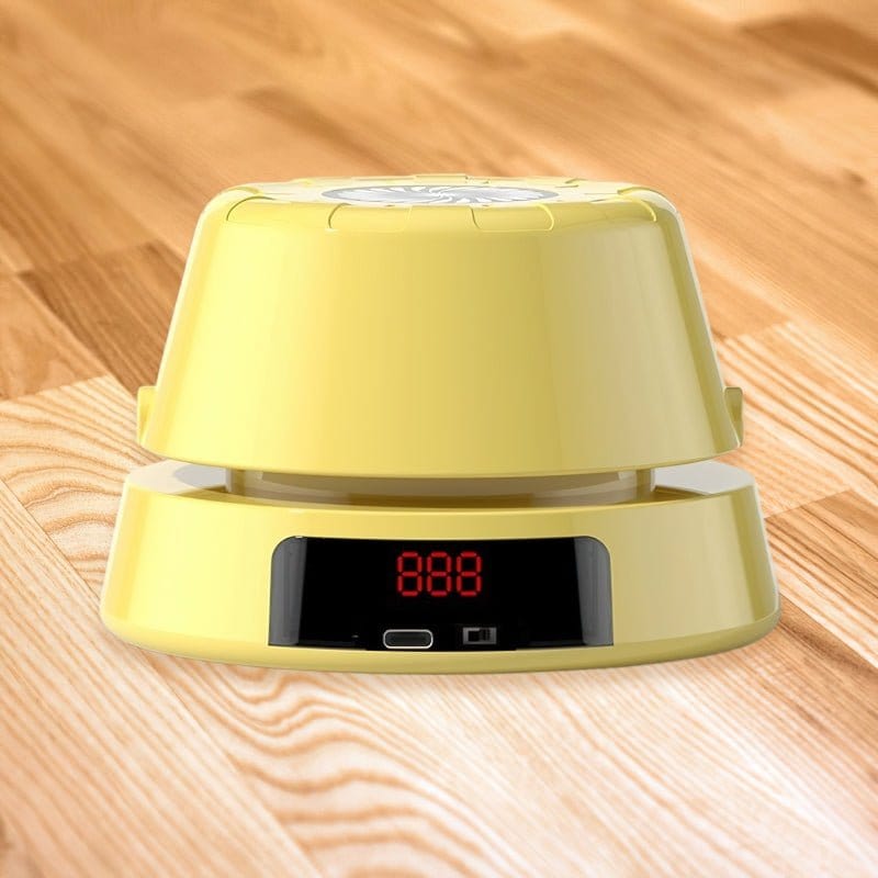 Balance de cuisine numérique jaune sur sol en bois, affichage LED rouge, design moderne. Accessoire de cuisine précis et élégant.