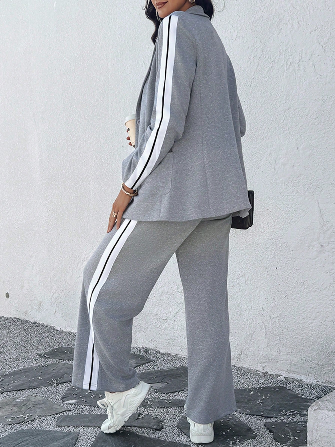 Long sleeve suit set with lapels with model