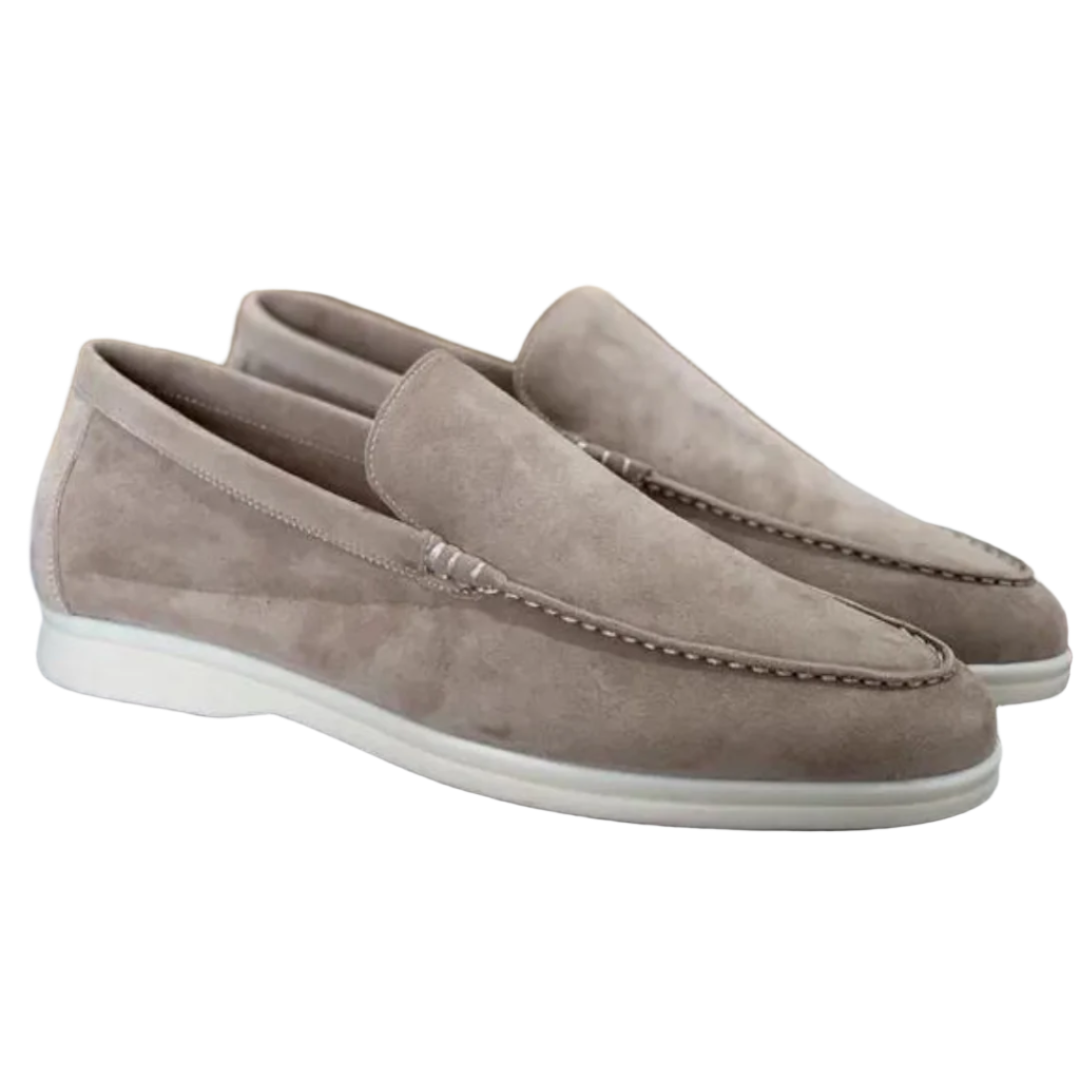 Mocassins en daim beige pour homme, semelle blanche, style élégant et décontracté, chaussures confortables, mode masculine, tendance actuelle.