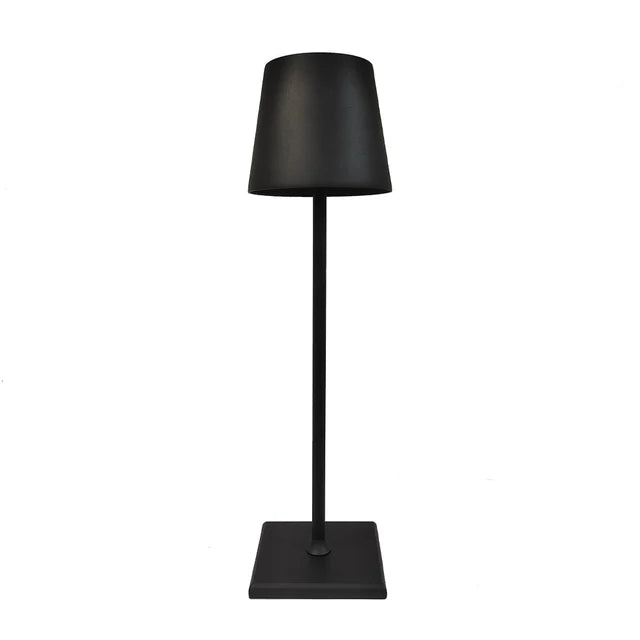 Lampe de table moderne noire, design minimaliste, abat-jour conique, base carrée, éclairage intérieur élégant, décoration contemporaine.