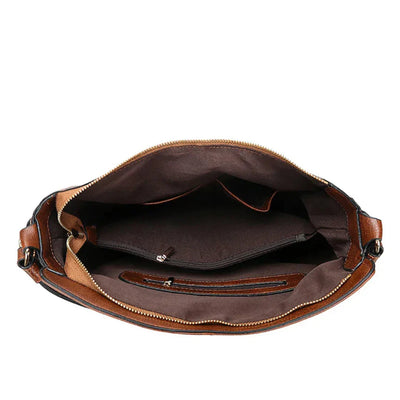 Sac à main en cuir marron ouvert, intérieur avec compartiments et poche zippée, design élégant et pratique pour femme, mode et accessoires.