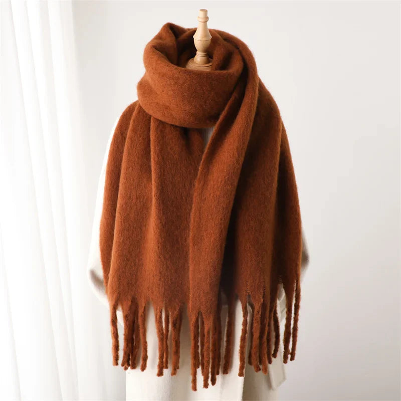 Echarpe de luxe en cachemire pour dames avec gros pompons pour le style et le confort en hiver
