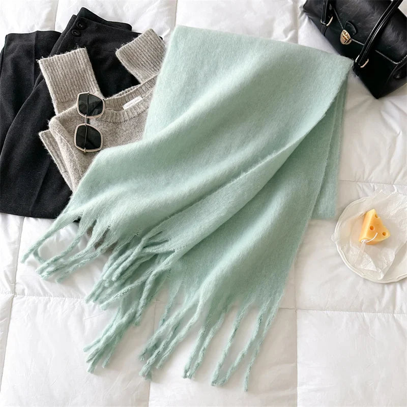 Echarpe de luxe en cachemire pour dames avec gros pompons pour le style et le confort en hiver