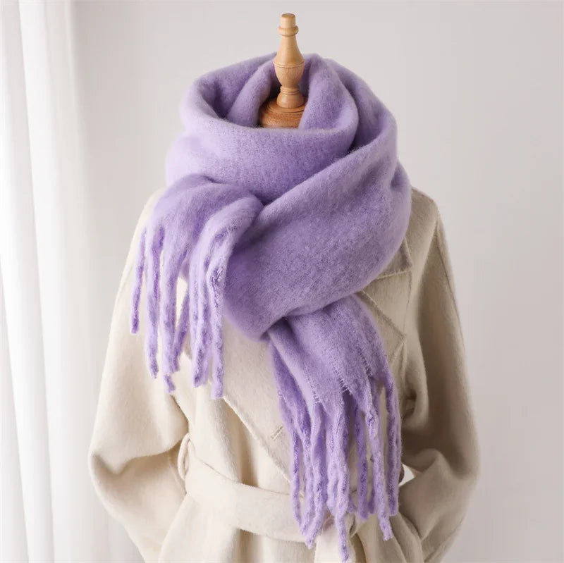 Echarpe de luxe en cachemire pour dames avec gros pompons pour le style et le confort en hiver