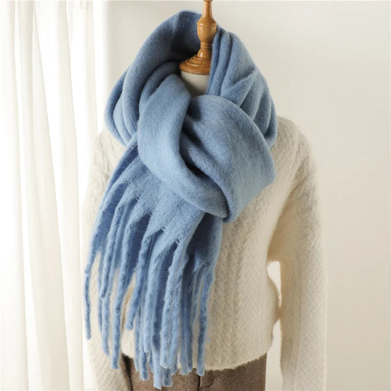 Echarpe de luxe en cachemire pour dames avec gros pompons pour le style et le confort en hiver