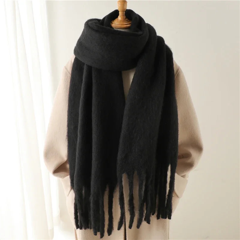 Echarpe de luxe en cachemire pour dames avec gros pompons pour le style et le confort en hiver