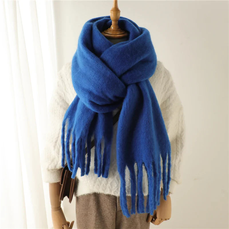 Echarpe de luxe en cachemire pour dames avec gros pompons pour le style et le confort en hiver