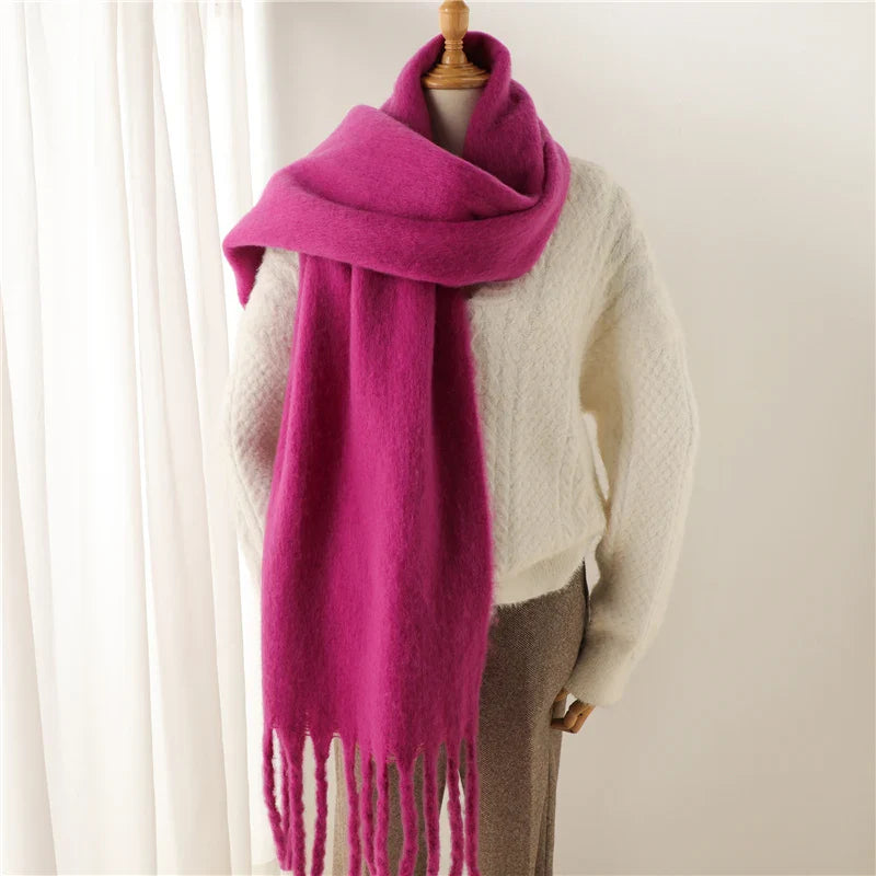 Echarpe de luxe en cachemire pour dames avec gros pompons pour le style et le confort en hiver