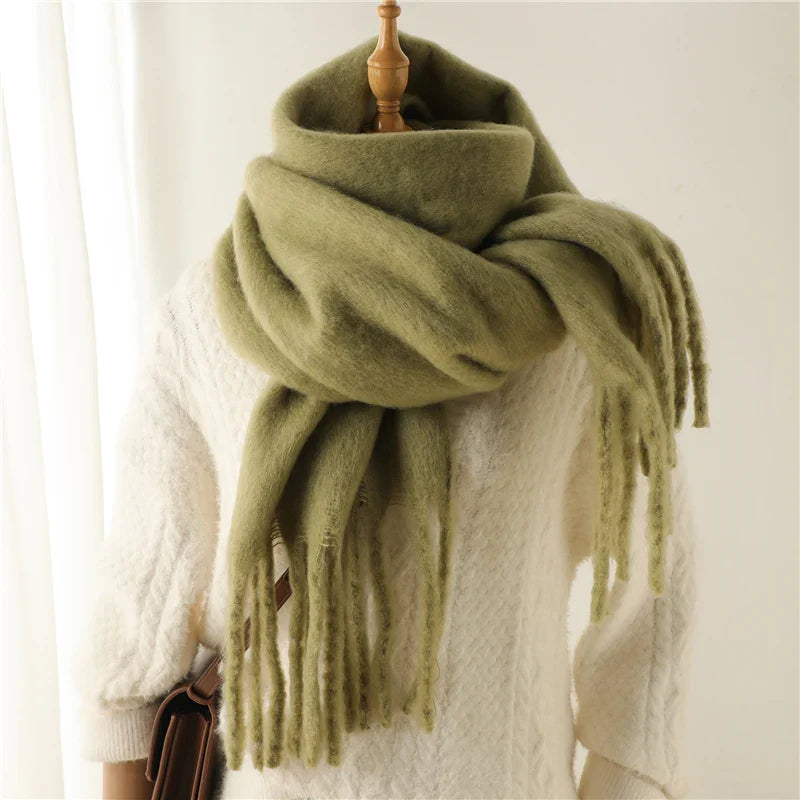 Echarpe de luxe en cachemire pour dames avec gros pompons pour le style et le confort en hiver