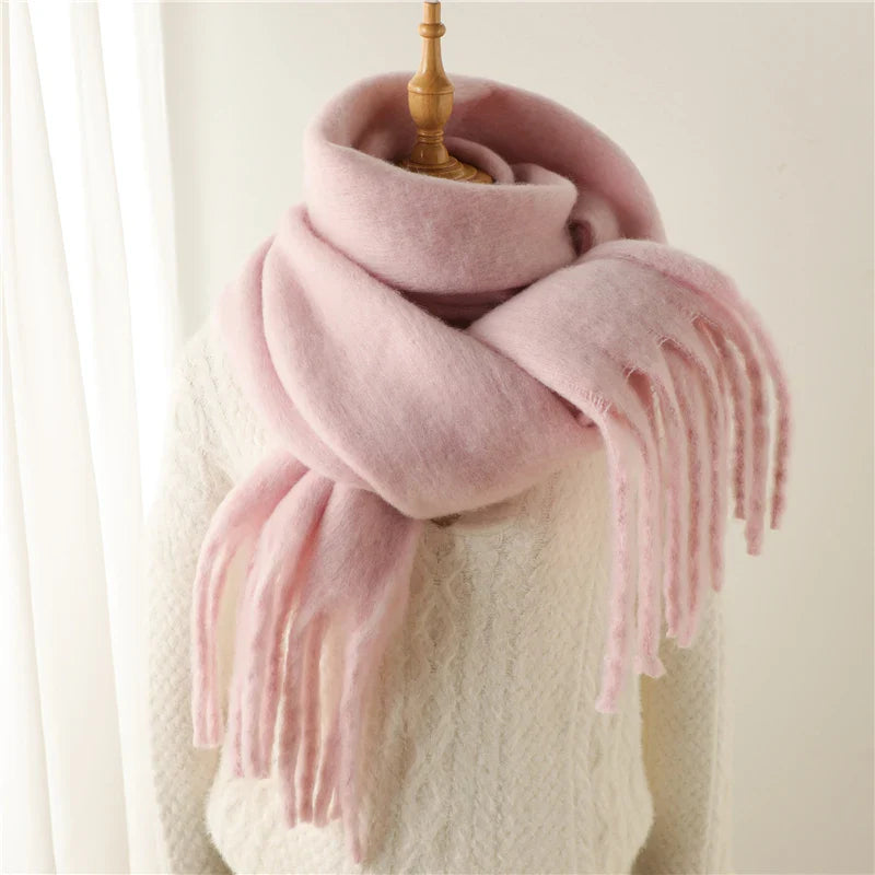 Echarpe de luxe en cachemire pour dames avec gros pompons pour le style et le confort en hiver