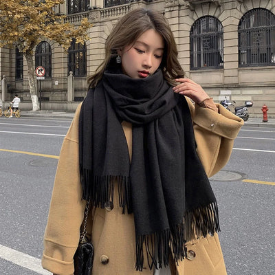 Echarpe de luxe en cachemire noir pour femmes - Accessoire chaud et élégant pour l'hiver