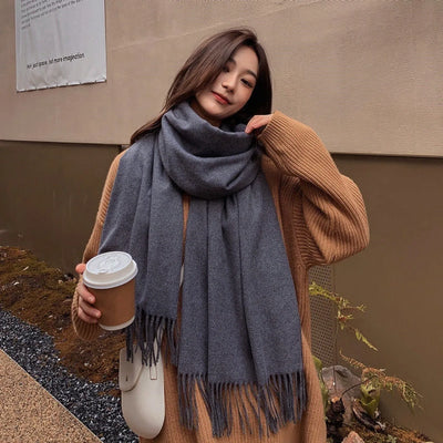 Echarpe de luxe en cachemire noir pour femmes - Accessoire chaud et élégant pour l'hiver