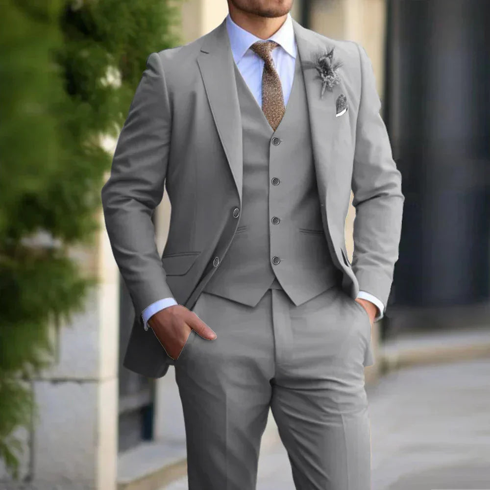 Costume trois pièces ajusté pour hommes avec revers classiques - Tenue de soirée en toute saison