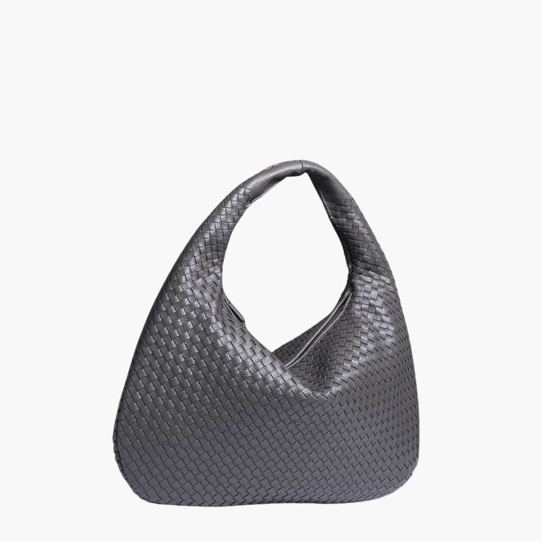 Sac à main en cuir tressé gris, design moderne et élégant, idéal pour la mode féminine. Accessoire tendance pour un look chic et sophistiqué.