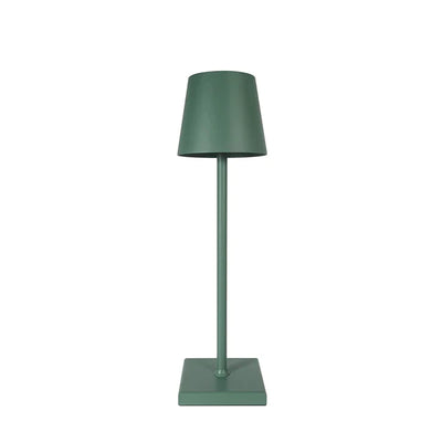 Lampe de table moderne verte, design minimaliste, abat-jour conique, base carrée, éclairage intérieur élégant, décoration maison contemporaine.