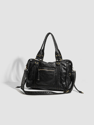 Sac à main en cuir noir élégant avec bandoulière réglable, poches zippées et détails dorés. Accessoire mode femme chic et pratique.