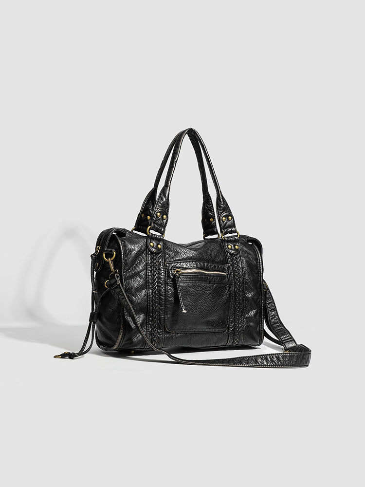 Sac à main en cuir noir élégant avec bandoulière amovible, poches zippées et détails dorés. Accessoire mode femme chic et pratique.