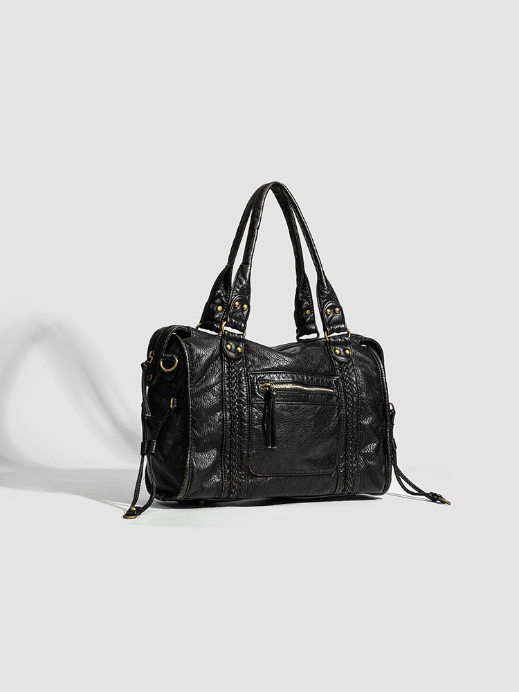 Sac à main en cuir noir élégant avec poignées doubles, détails dorés et poche zippée avant. Accessoire mode femme chic et tendance.