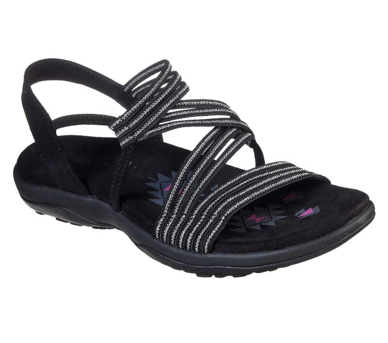 Sandale noire pour femme avec brides croisées rayées, semelle confortable et design moderne. Chaussure d'été élégante et pratique.