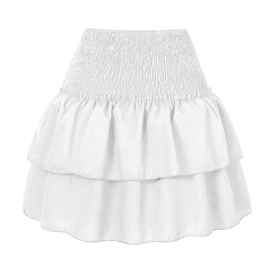 Jupe blanche à volants superposés, taille élastique smockée, style bohème chic, mode féminine tendance, vêtement d'été élégant.