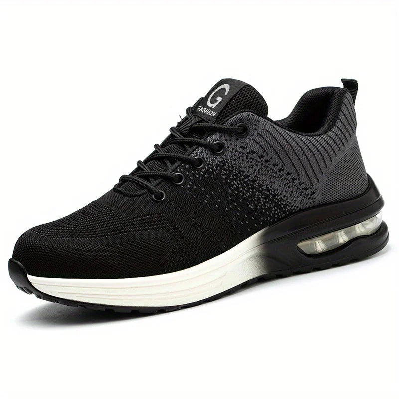 Chaussure de sport noire pour homme avec semelle amortissante, design moderne et lacets noirs. Idéale pour course et fitness.