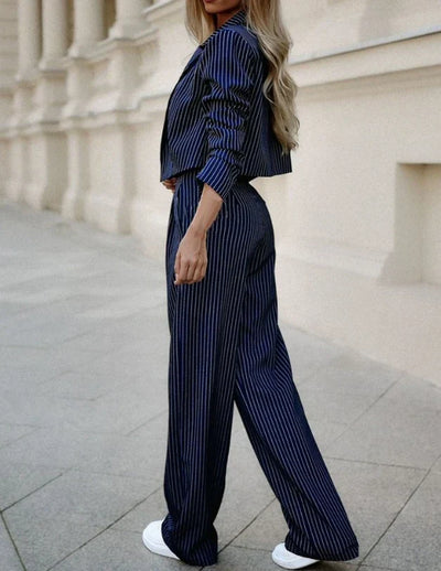 Completo elegante a righe da donna: chic e comodo