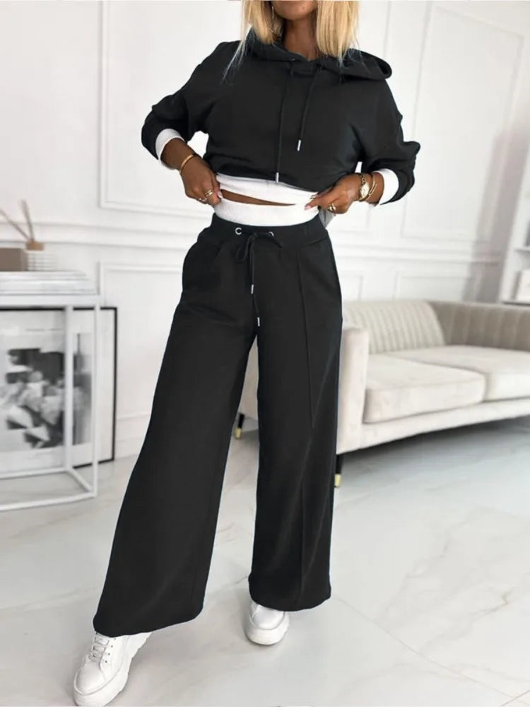 Completo felpa con cappuccio e pantaloni della tuta da donna: comodo, elegante e versatile
