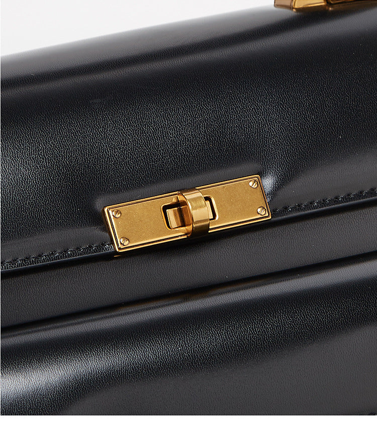 sac vernis noir bandouliere détails