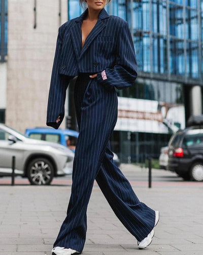 Completo elegante a righe da donna: chic e comodo