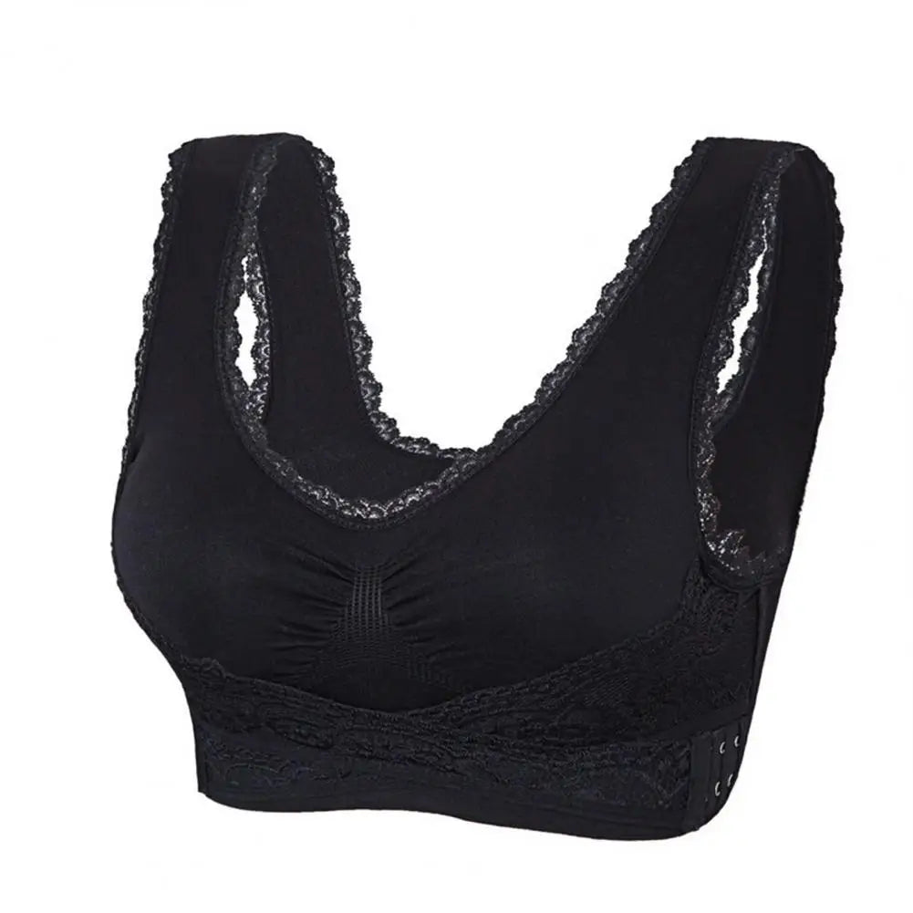 Soutien-gorge noir en dentelle, sans armature, avec bretelles larges et fermeture à crochets. Confortable et élégant pour un usage quotidien.