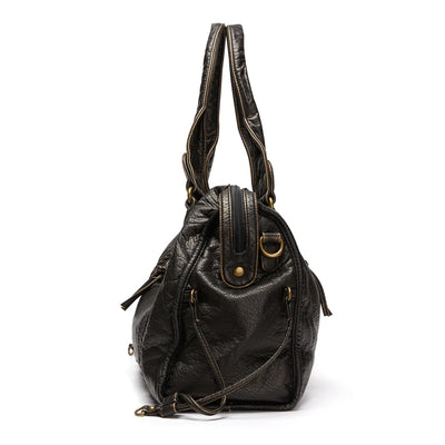 Sac à main en cuir noir texturé avec bandoulières, détails en métal doré et fermeture éclair, idéal pour la mode féminine et le style élégant.