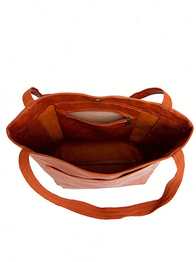 Sac cabas en cuir marron ouvert, avec poche intérieure zippée, anses robustes. Accessoire mode femme, pratique pour le quotidien.