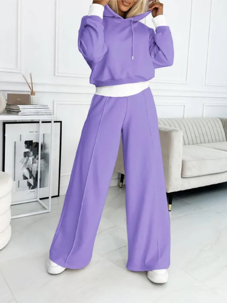 Completo felpa con cappuccio e pantaloni della tuta da donna: comodo, elegante e versatile