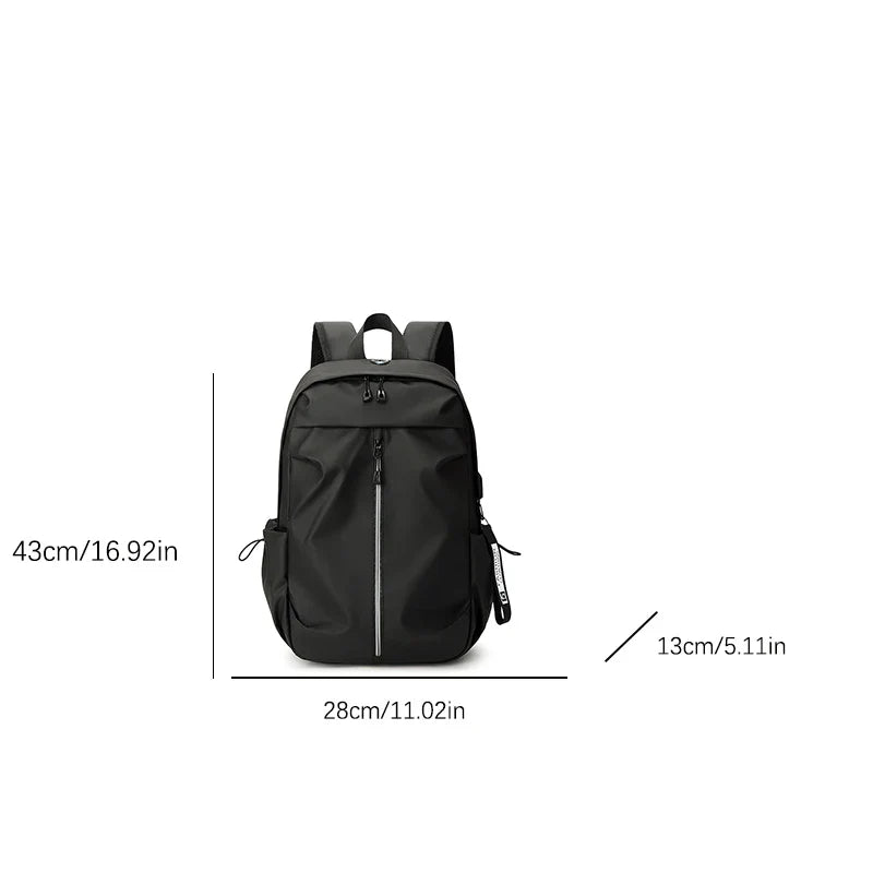 Sac à dos noir élégant, dimensions 43x28x13 cm, avec fermeture éclair centrale, idéal pour voyage, école ou travail. Design moderne et fonctionnel.