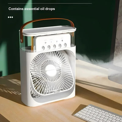 Ventilateur portable blanc avec poignée en cuir, diffuseur d'huiles essentielles, posé sur un bureau en bois, lumière naturelle.