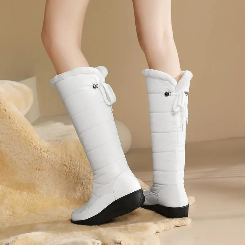 Bottes d'hiver pour femmes avec doublure en fourrure - à hauteur du genou et chaudes pour les jours de neige