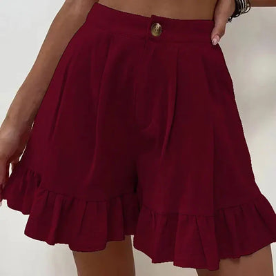 Short rouge à volants pour femme, taille haute, élégant et tendance, idéal pour l'été. Mode féminine, style décontracté chic.