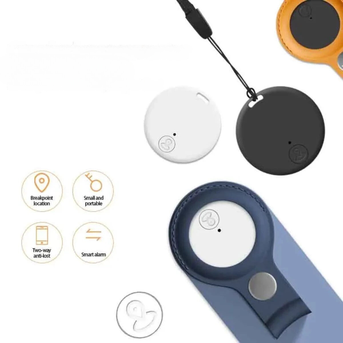 Dispositifs de suivi Bluetooth ronds noir et blanc, avec étui bleu et orange. Idéal pour localiser objets perdus. Compact et portable.