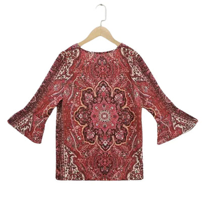 Top rouge avec manches 3/4 et décolleté en V