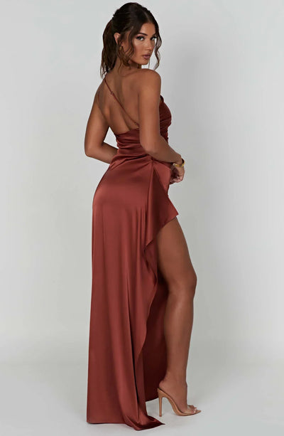 Amaris - Robe plissée en satin à une épaule