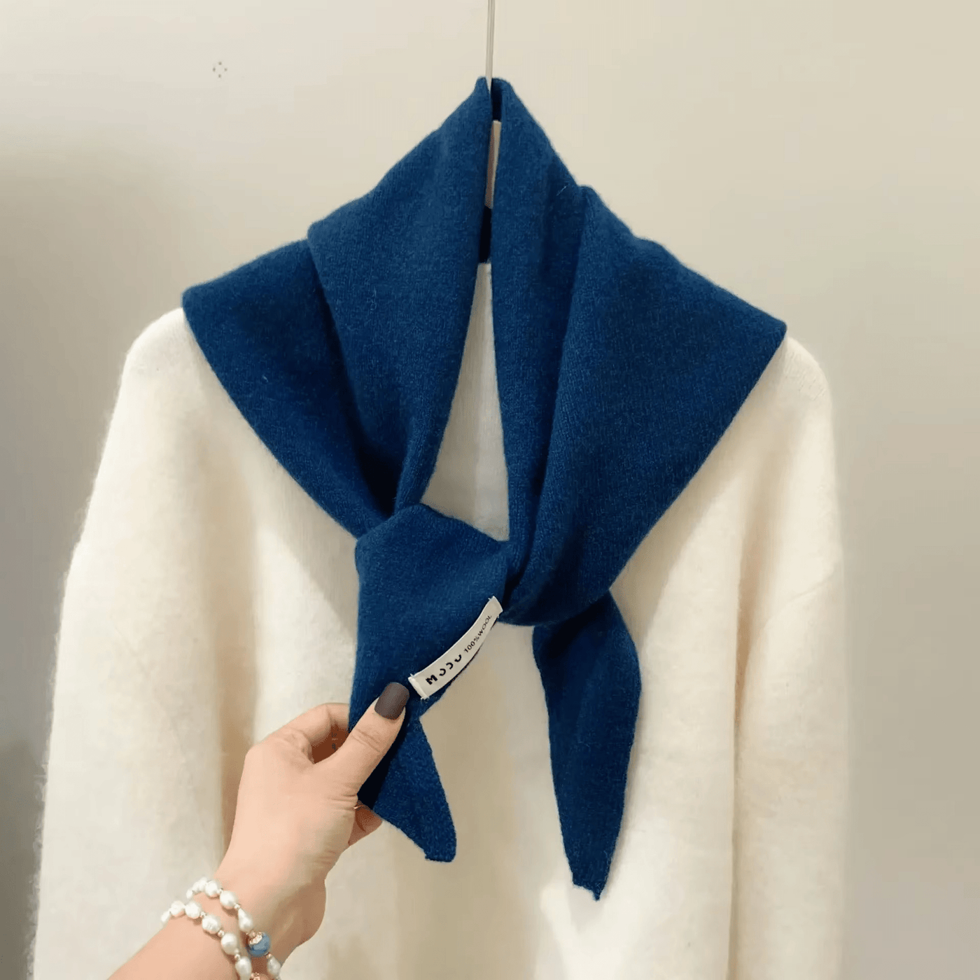 CosyWrap - Écharpe tricotée triangulaire en laine de niche pour les femmes, comme foulard ou écharpe chaude