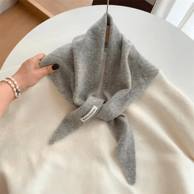 CosyWrap - Écharpe tricotée triangulaire en laine de niche pour les femmes, comme foulard ou écharpe chaude